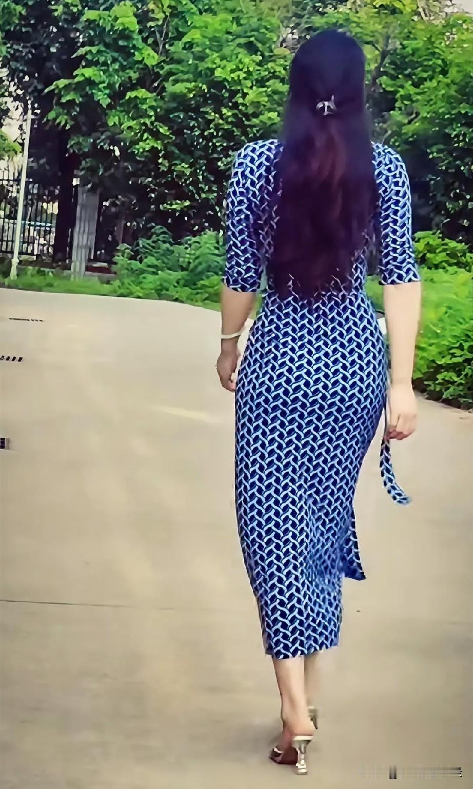 走过半生方才醒悟，执念越深，负累越重。既然前路难遂心意，不如坦然学会转身。

放