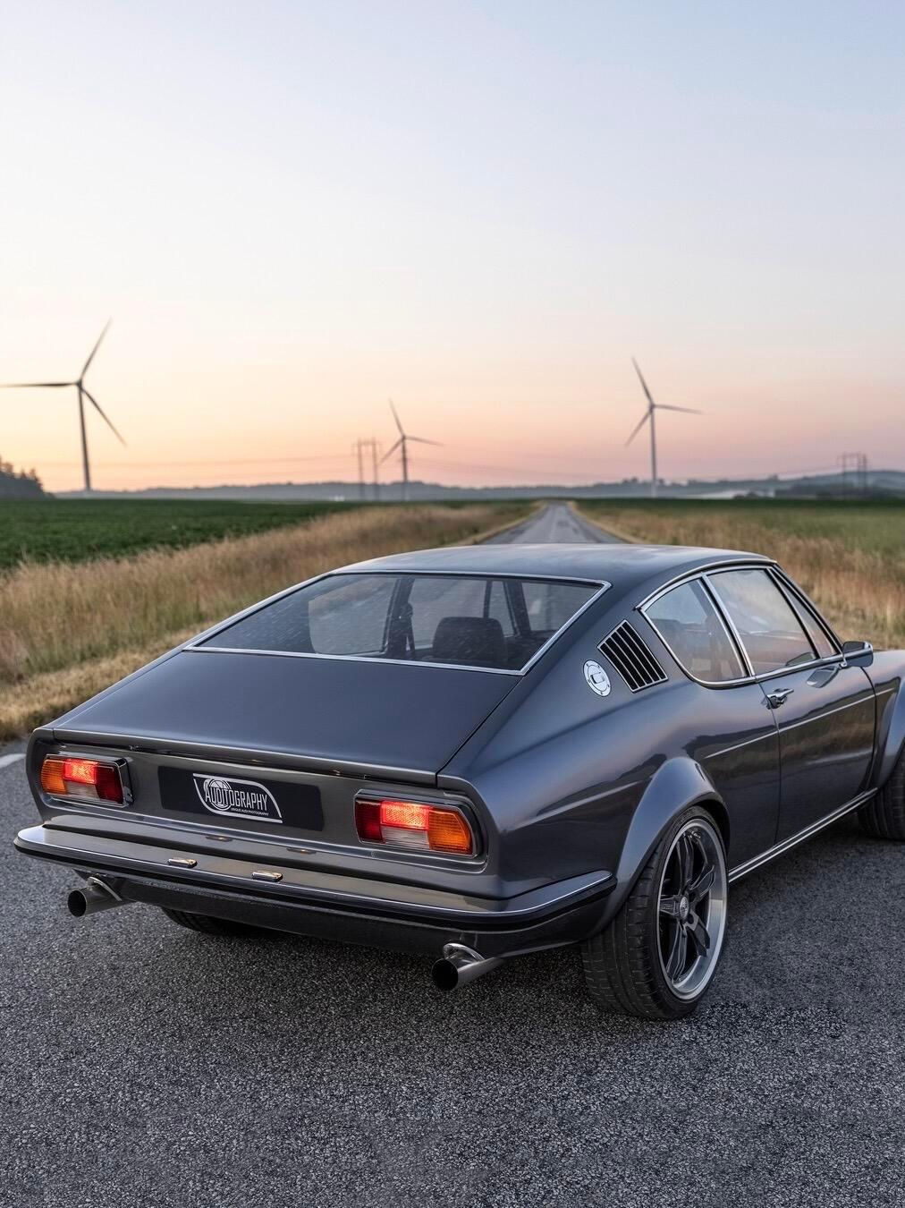 谁能拒绝一台沐浴在黄昏光影里的70年代奥迪GT——Audi 100 Coupe 