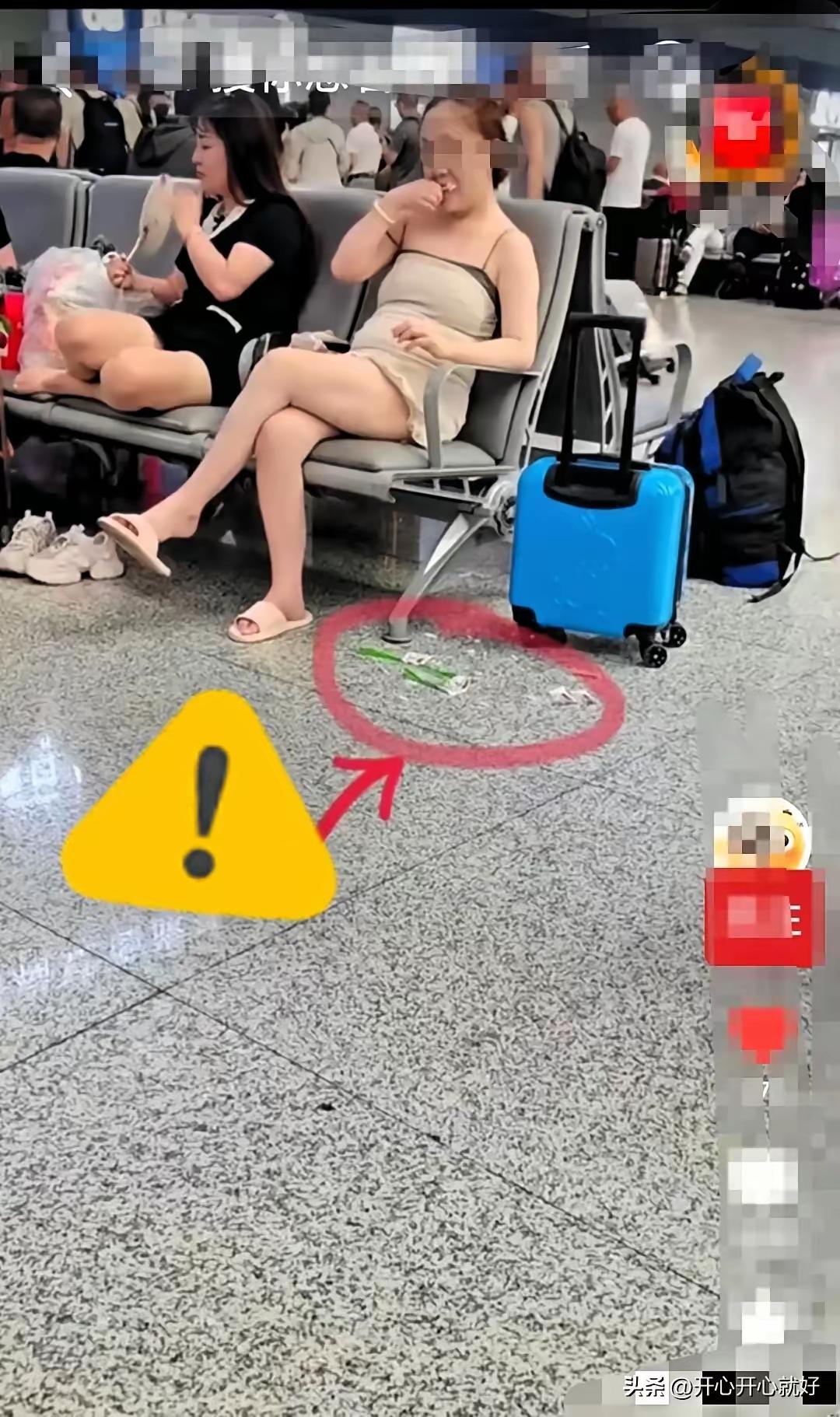 能说什么呢？
摩登女郎，时尚女子，衣不能蔽体，仅仅裹住中间地段，玉臂大长腿全部呈