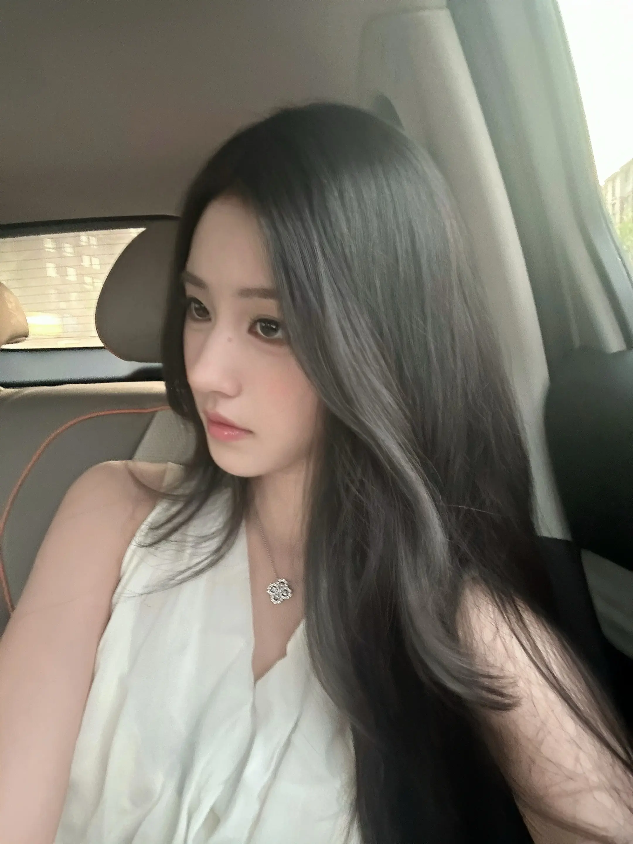 🤨。