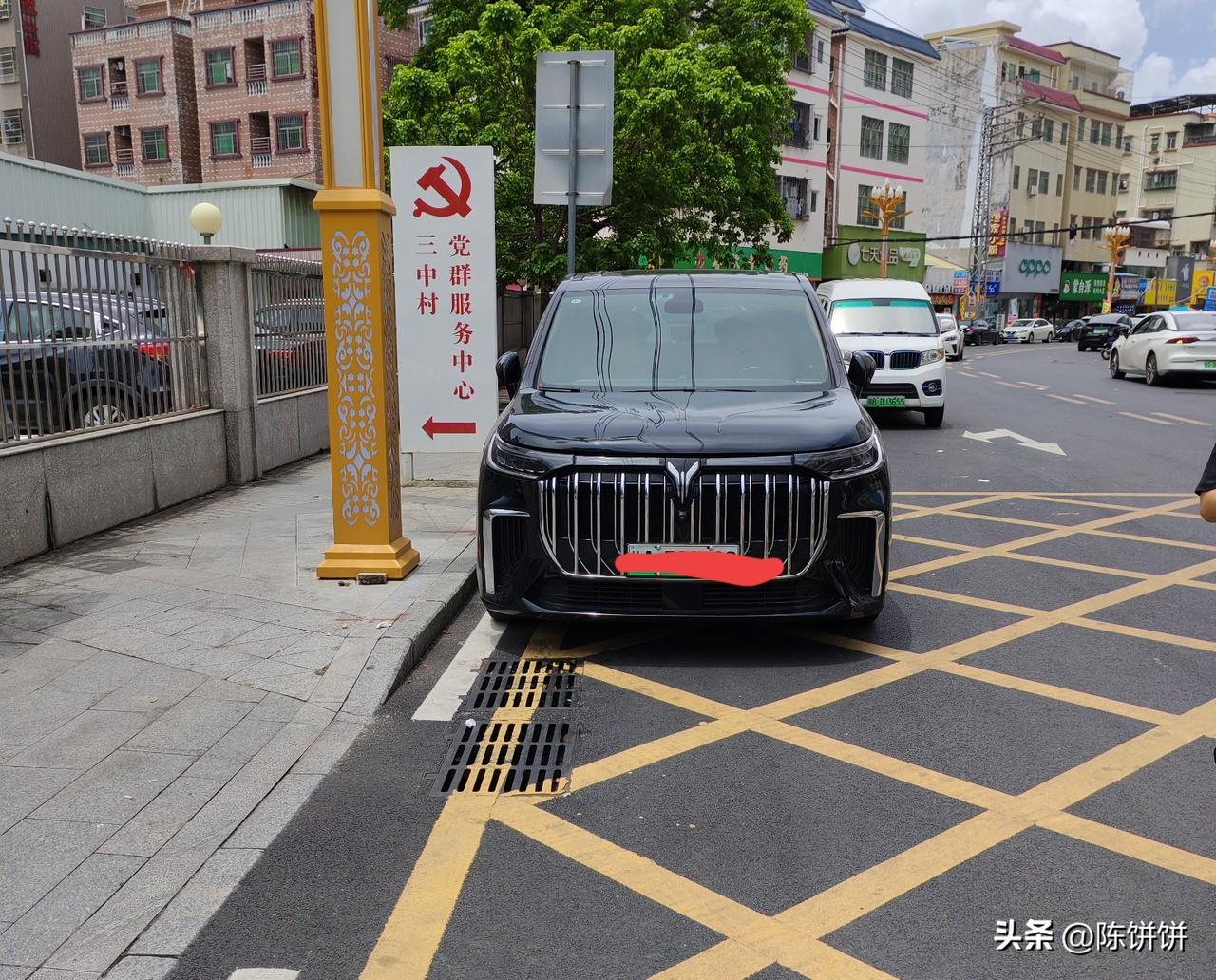 长得像牛的两个角的标志，是什么车？本人见识少。。