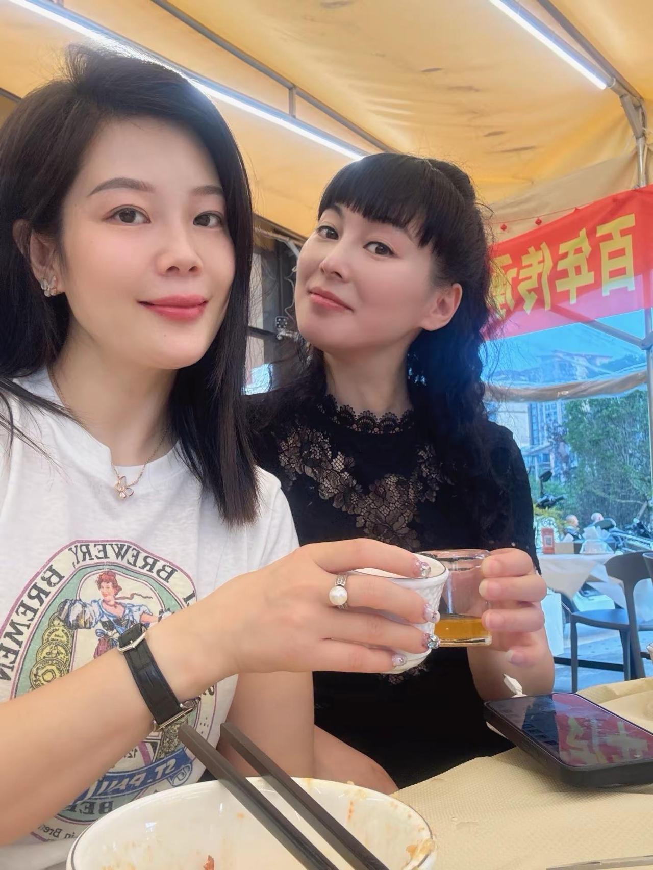 好看是化的，温柔是装的，脾气是藏不住的，快乐是必须的！