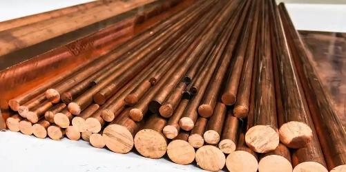 我国现在最大的弱点不是芯片，而是埋在地下的铜。2023年，全国使用铜1522万吨