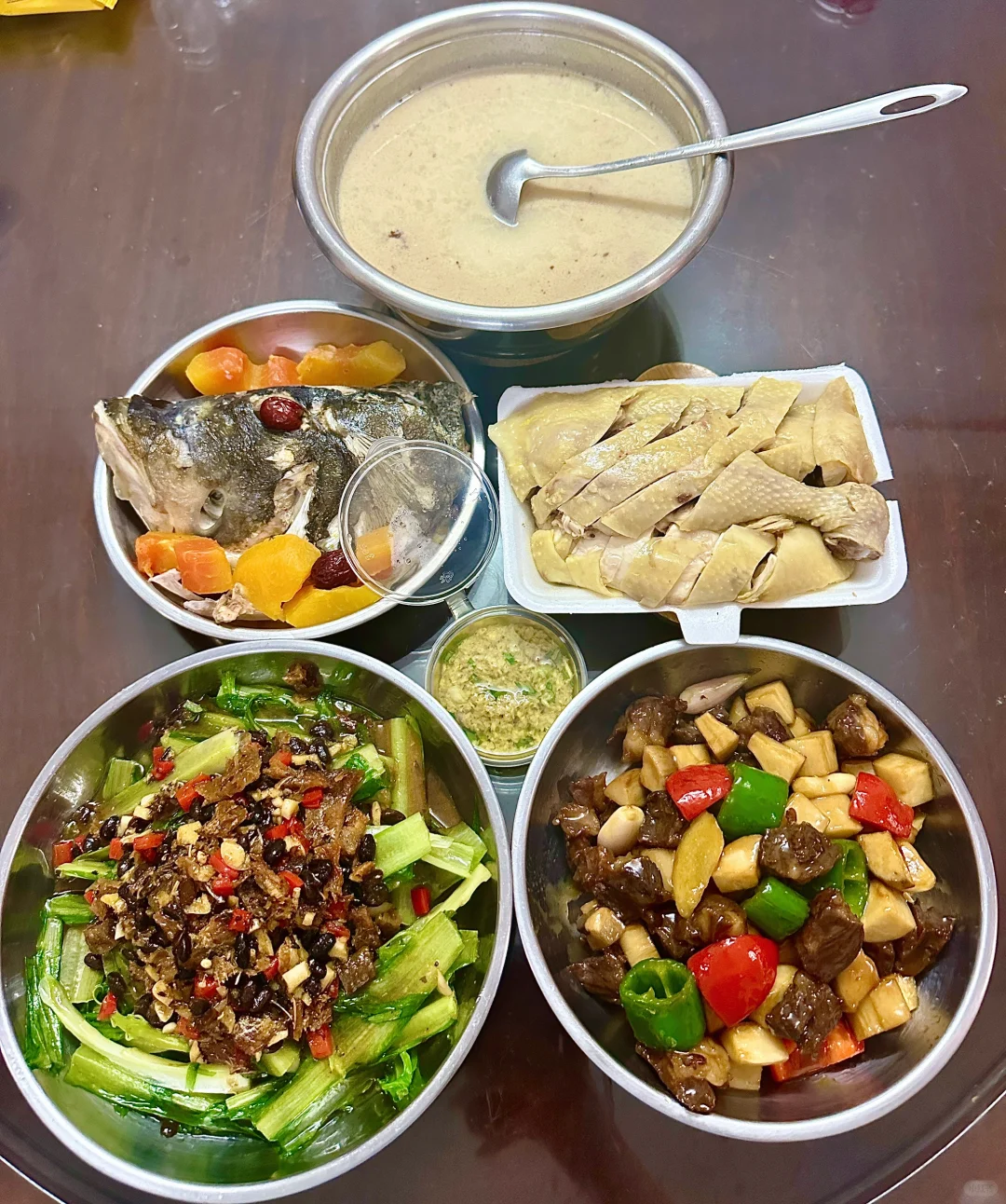 开饭了  这样的饭菜你会想吃吗？？