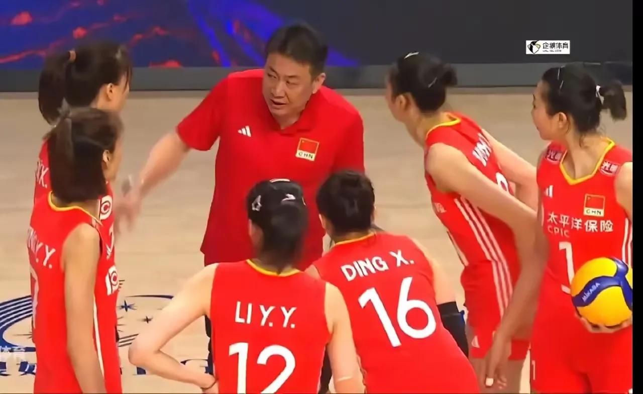 中国女排输日本意大利主要原因：
1、中国队进攻乏力，最强得分点李盈莹朱婷吴梦洁扣