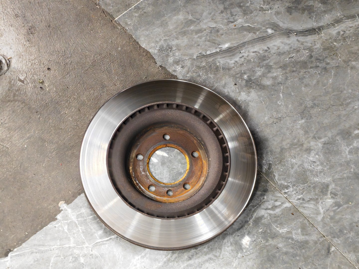 知道刹车盘为啥叫刹车盘了吧