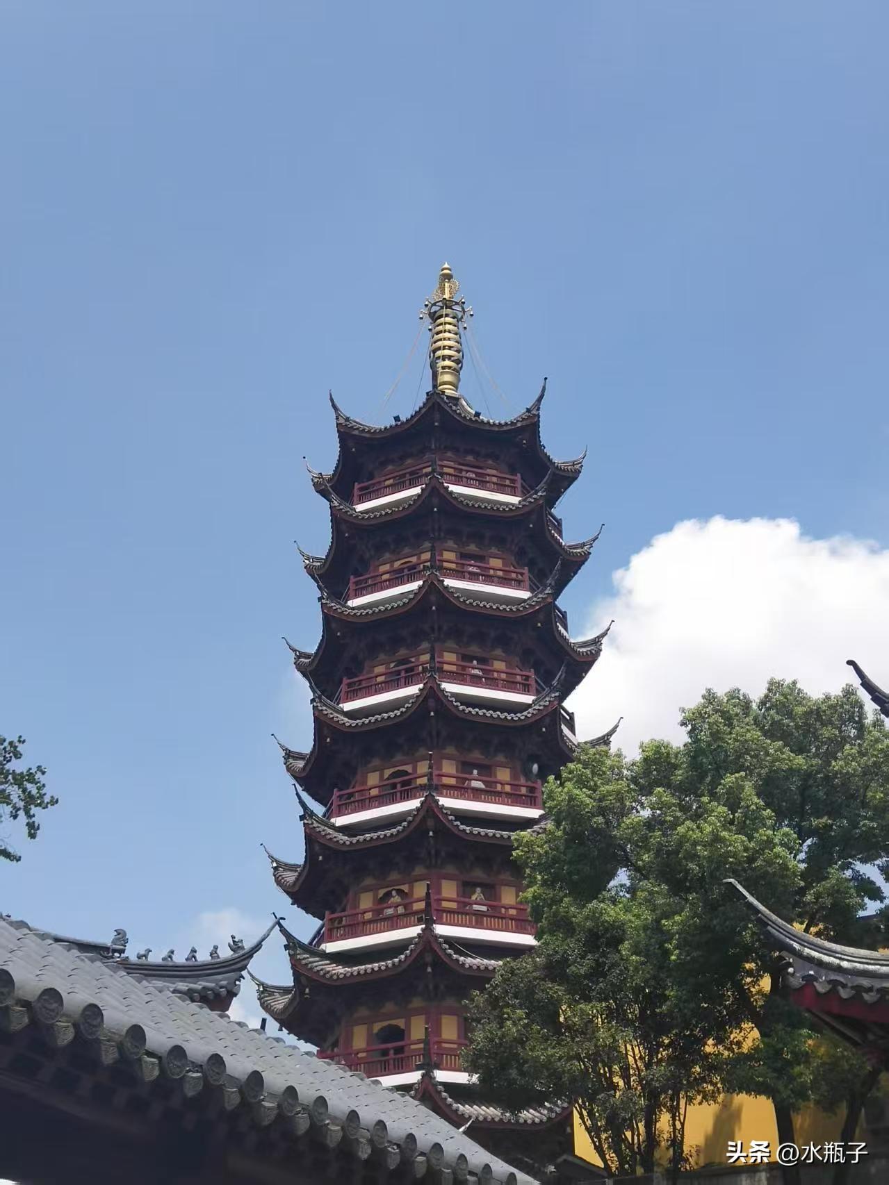 昨天和一个开货拉拉的朋友聊天，他说货拉拉开下来其实还好，只要有单子一天都能挣好几