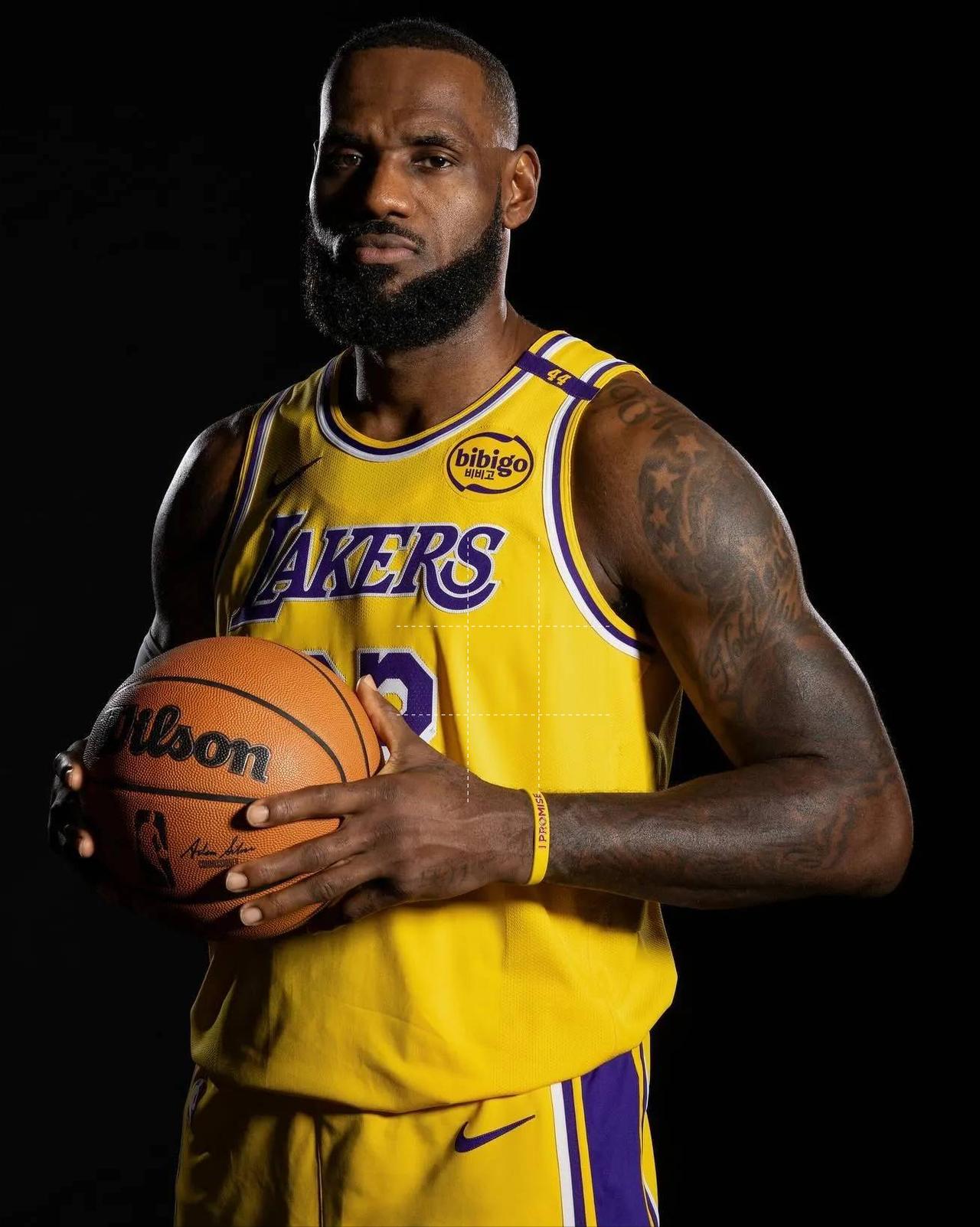 詹姆斯的单打水平到底怎么样？

聊到詹姆斯的单打，真别被名气唬住了，说白了就是关