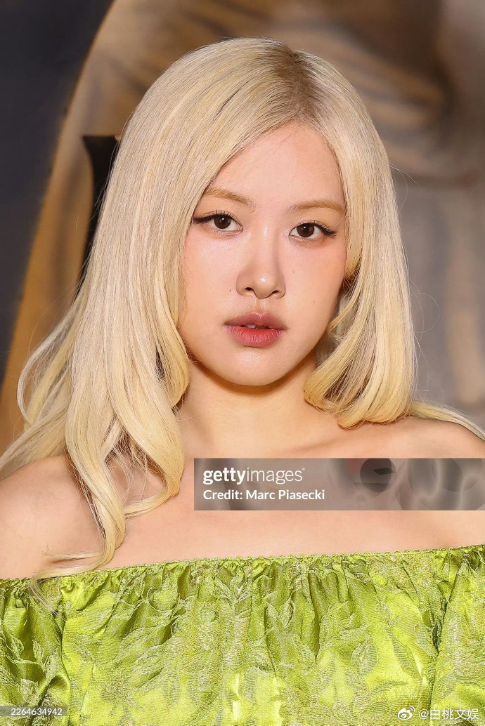 金智秀朴彩英大秀生图金智秀朴彩英看秀G社生图Dior生图 金智秀朴彩英的G社生图