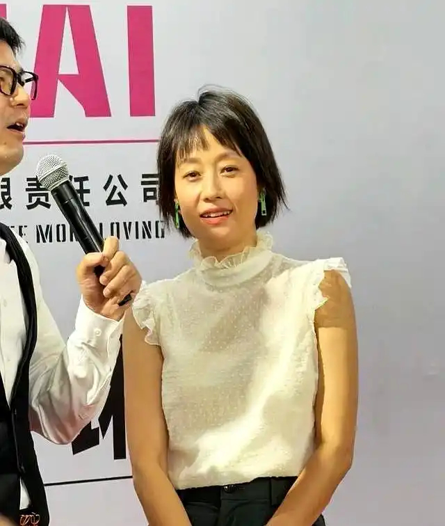 马伊琍上海造型翻车？48岁的她被发型影响，“罗子君”同款发型反倒拖累颜值 