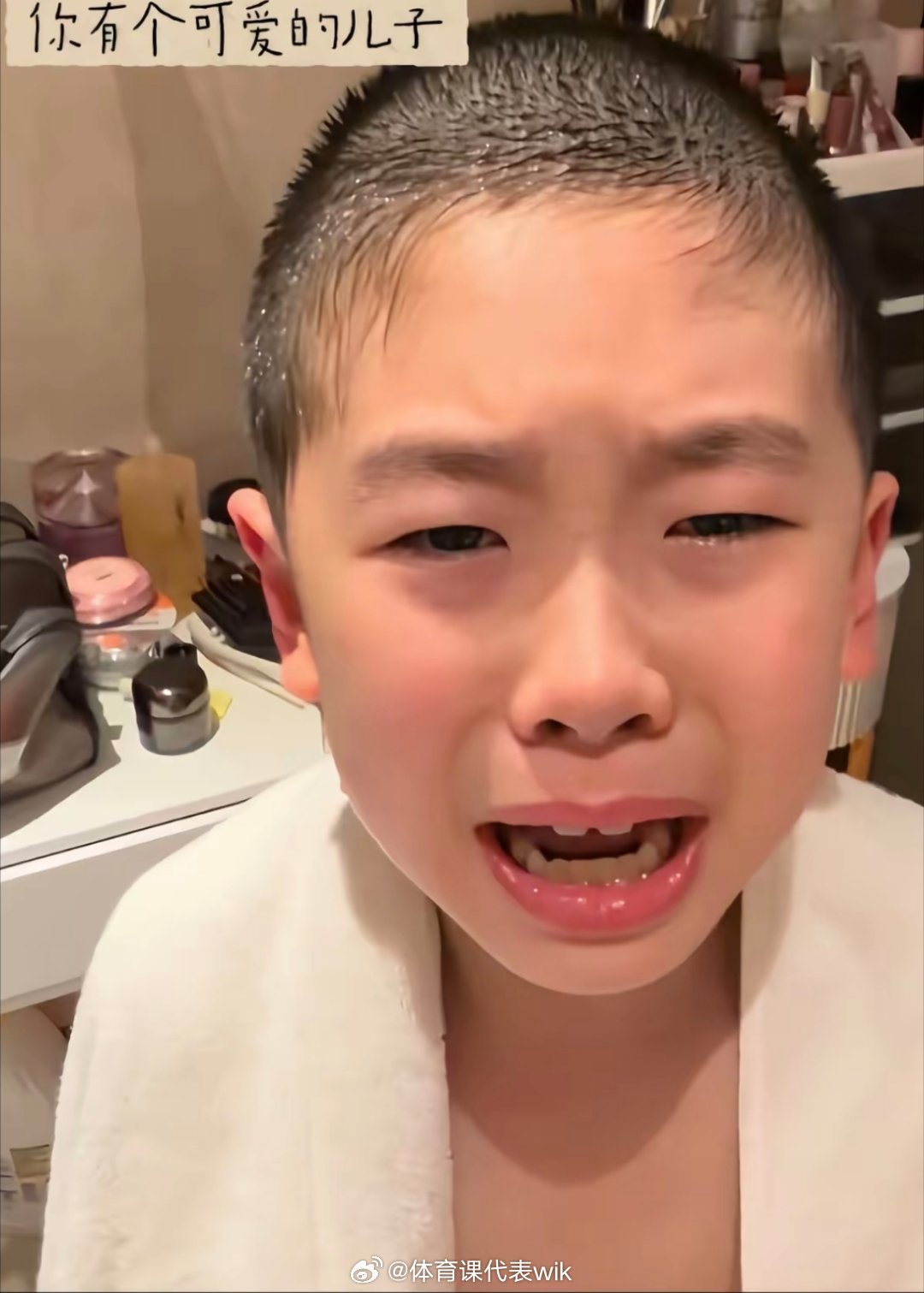 凉皮不哭 你长得帅 什么发型都能hold得住哈哈还是谁干的？梁靖崑还是奚美丽姐…