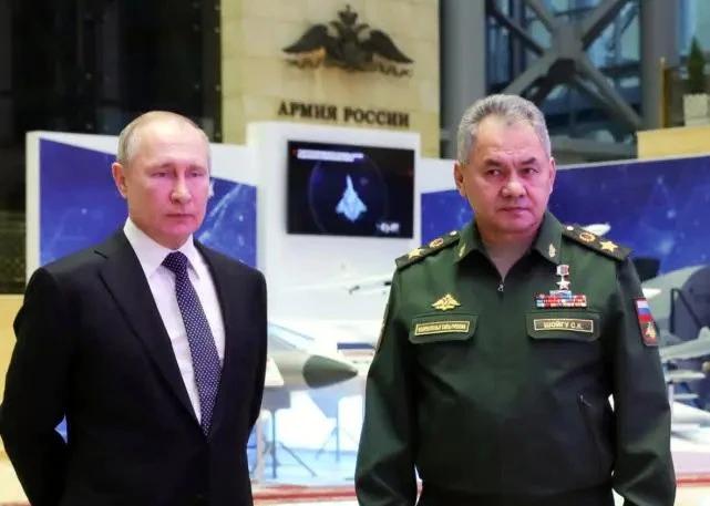 还是那句老话：战场上得不到的，谈判桌上也别想得到。

外媒惊爆战争初期俄乌谈判内