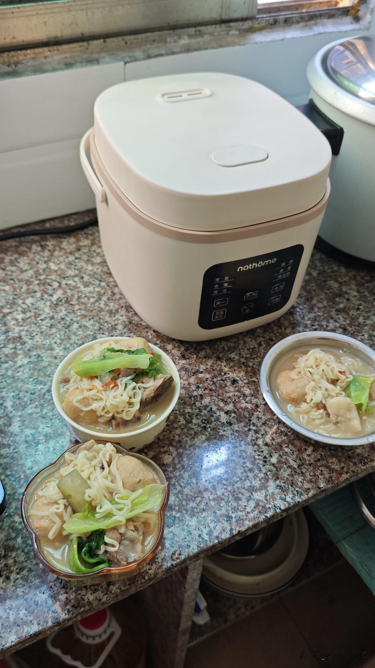 为什么现在的小孩子怎么会那么挑吃的
也难怪大嫂都不做饭给小孩子吃
家婆老是打视频