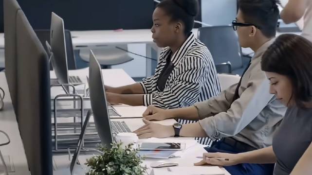 #男子讲述在缅北被割肾经历#
事情经过：
1.他业绩一直做不出来，被园区逼迫签下7万元欠条，多次被转