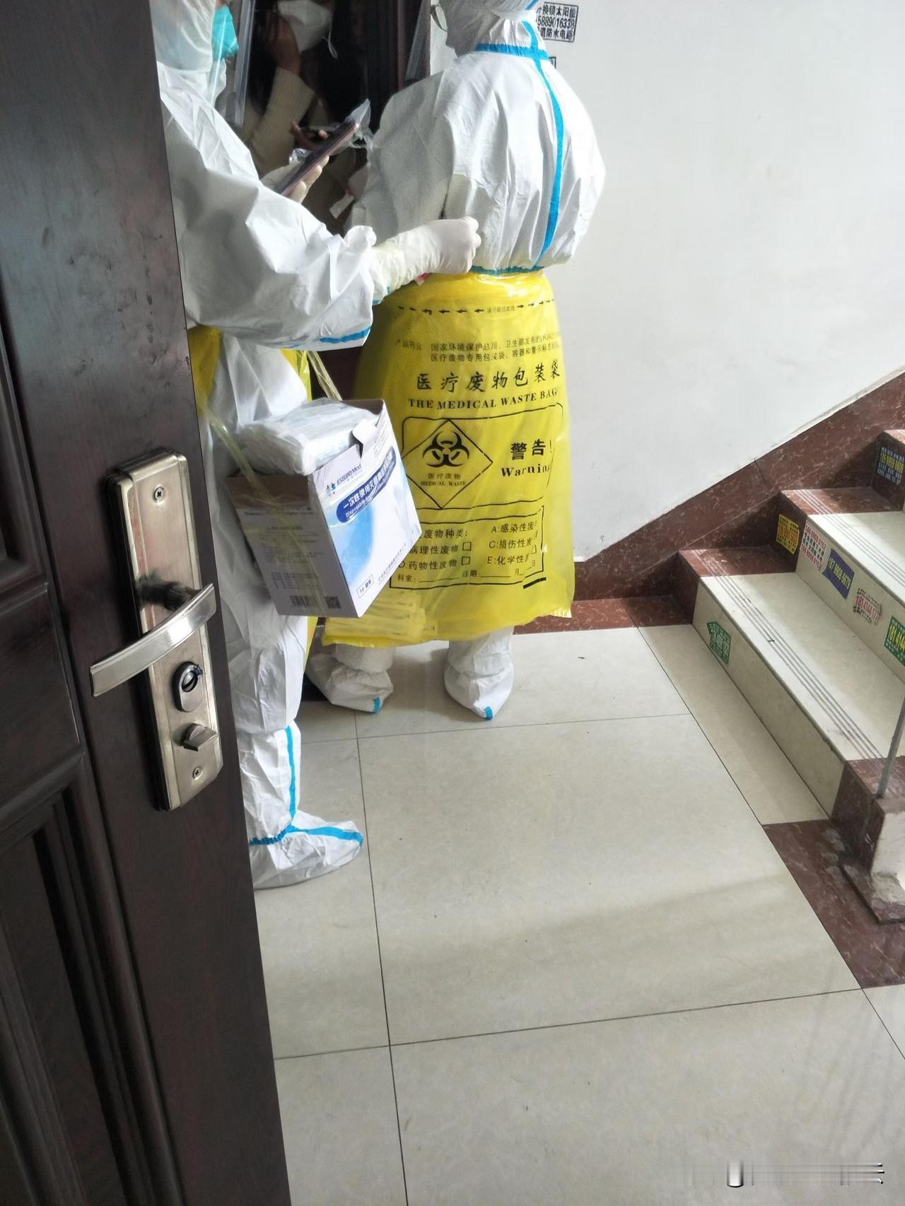 三年前的今天，我从长达112天的封控中走出，能漫步在雪山之下，不再囿于从门口到窗