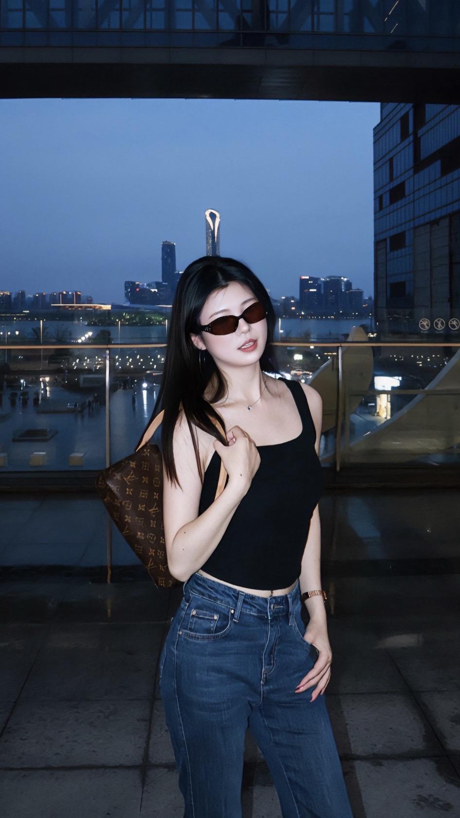 要命的阴雨天 吸水的植鞣革手柄 掉色的UR牛仔裤➕麂皮白鞋 每一条对我...