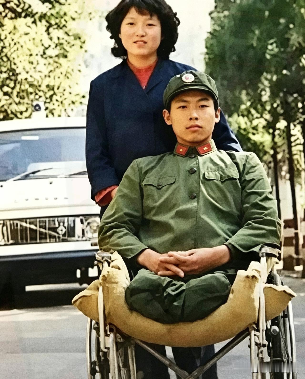 21岁一等功臣凯旋，
却狠心写分手信！未婚妻
千里寻夫，空裤管看哭全网…
 
（