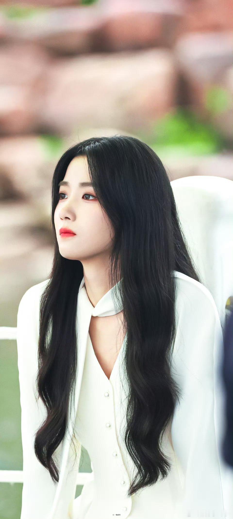 胡羞李佳平行线因卢昱晓相交 风沙与图纸的碰撞，胡羞与李佳的坚守，本是平行的人生，