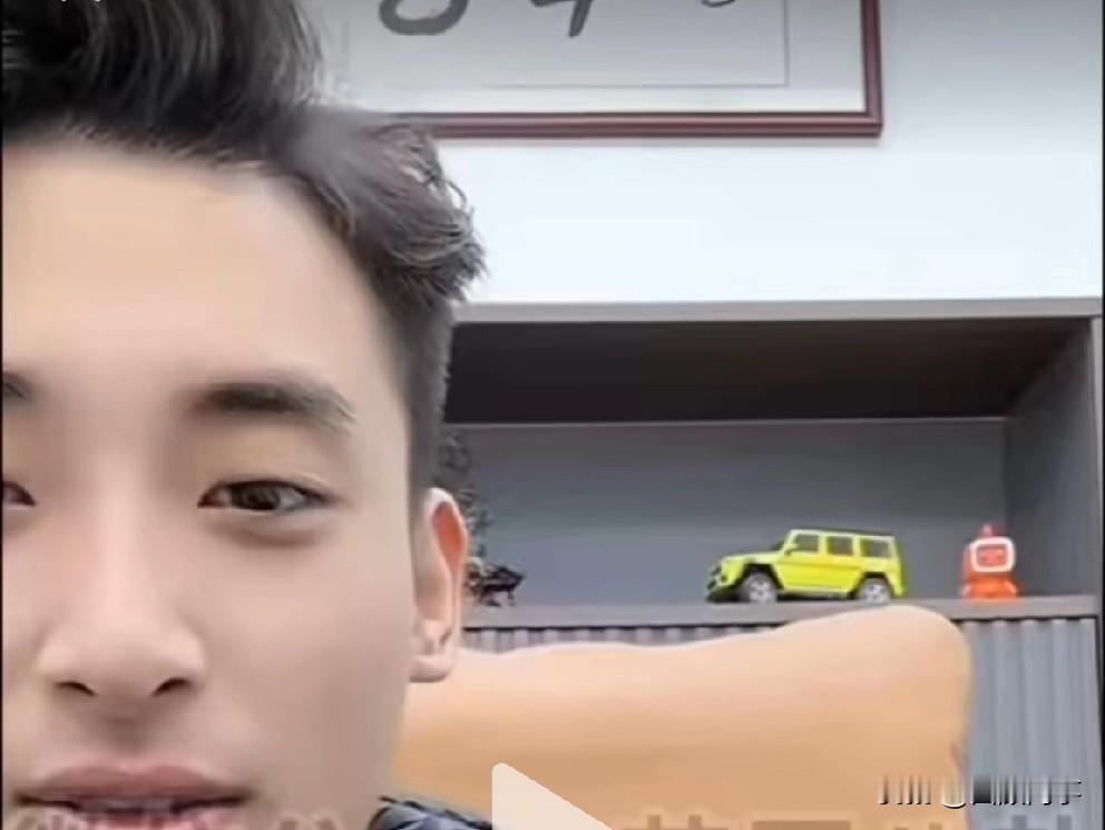 醋王自费200多万买豪车！

          徒弟一楠爆料醋王发朋友圈展示的