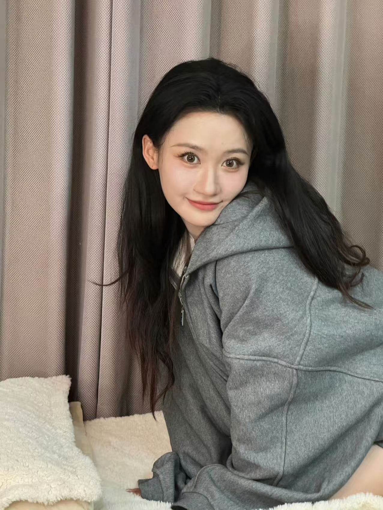 何宣林组队拉票何宣林拉票好真诚何宣林组队拉票时真诚又清醒，有唱跳硬底气还不骄不躁