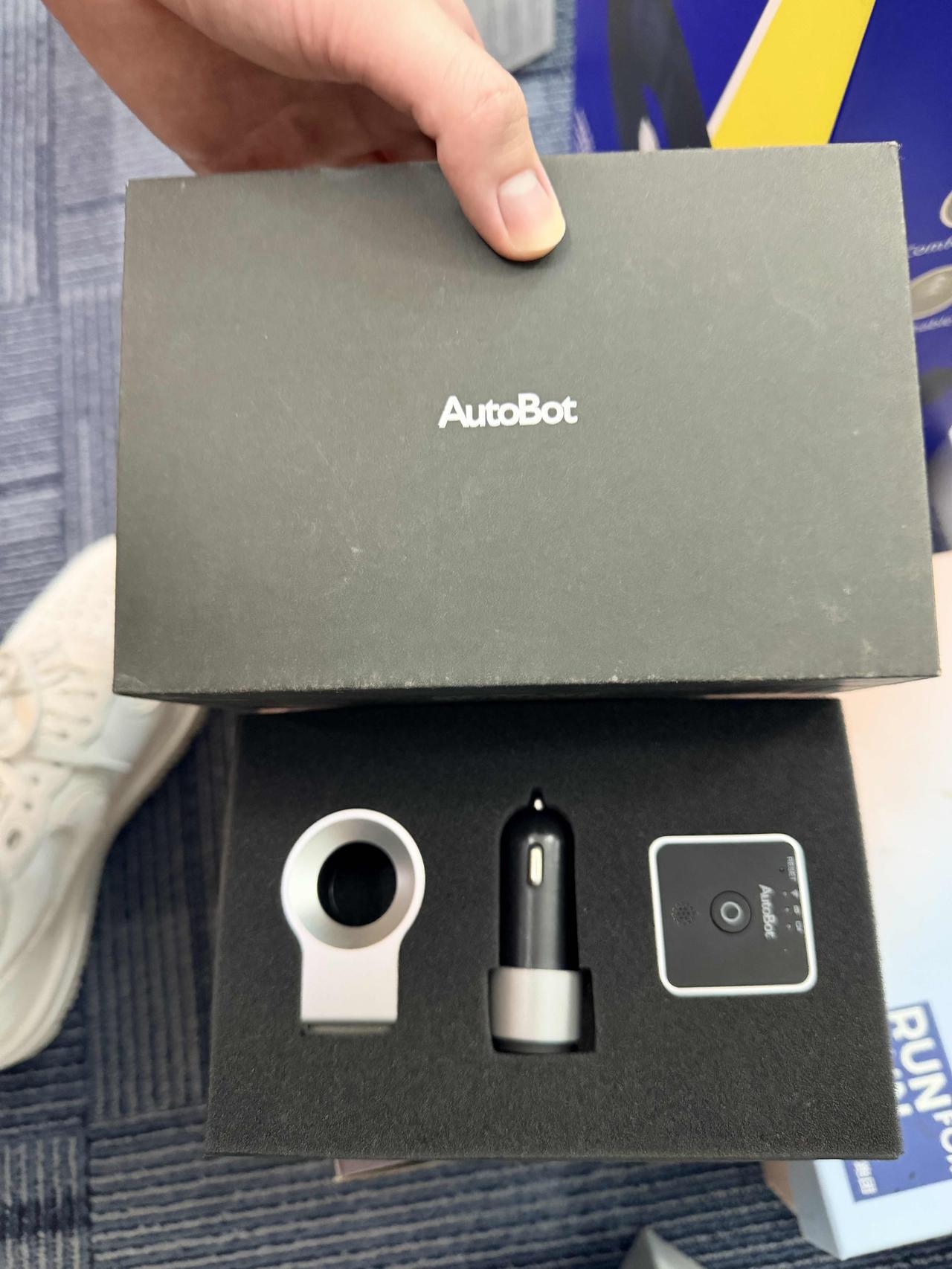 再来一个抽奖！
关注转发 就能获得
AutoBot行车记录仪一个
明天就开奖
抽