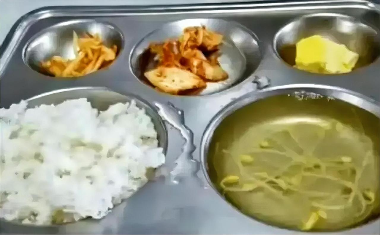 韩国军队伙食之差，已成为全球军事圈的“笑柄”，（印度除外），甚至被士兵们自嘲为“