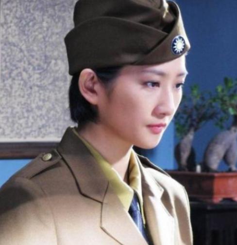 1938年，41岁戴笠借口加班，把秘书余叔恒，带到了卧房，戴笠递给她一杯咖啡：提