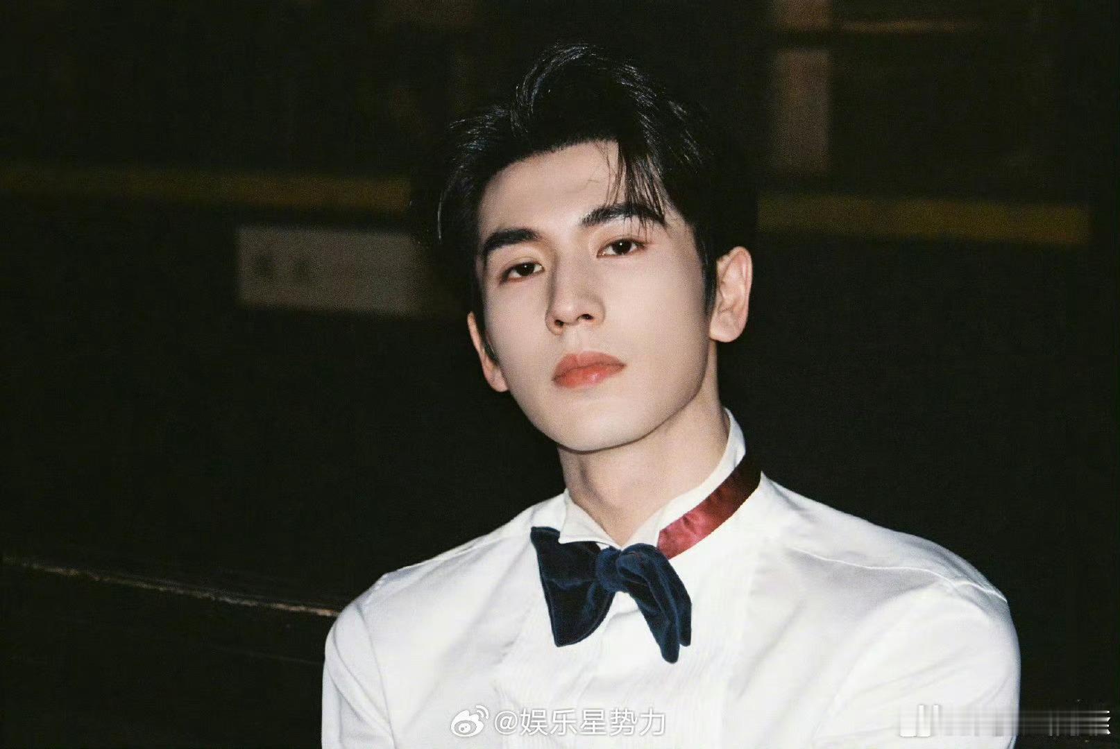 张凌赫这个视频怎么这么长点开就被惊到，张凌赫这段物料时长直接拉满，细节看点超多。