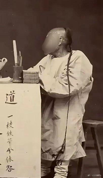 我去，原来清朝的辫子长这样，电视剧里已经美化过了 ​​​