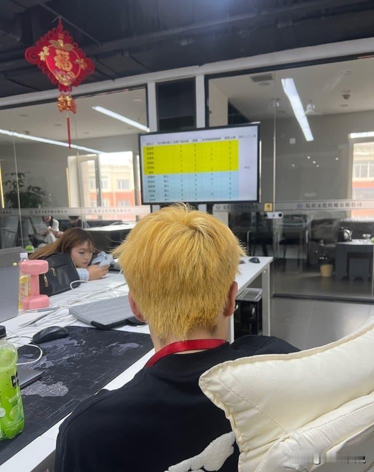 今天已经20号了，9月的工资还没到账（小道消息是领导们的工资已经发了，员工们没发