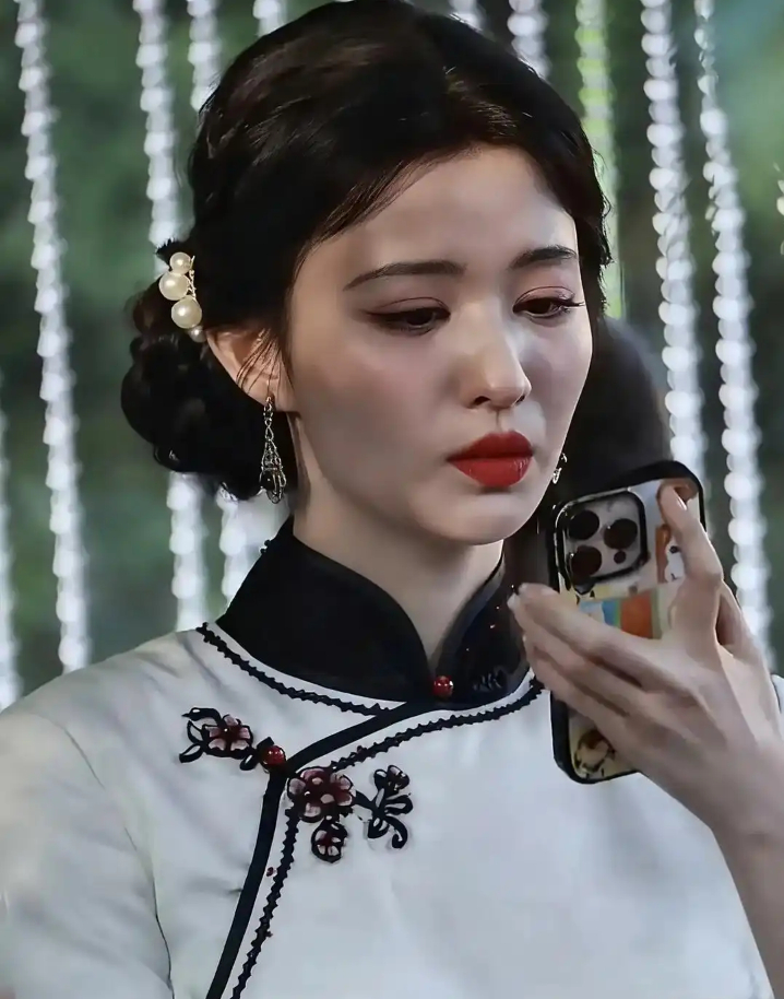 王楚然好奇怪，有时候出来能美人家一大跳，有时候又挺显老的 ​​​
