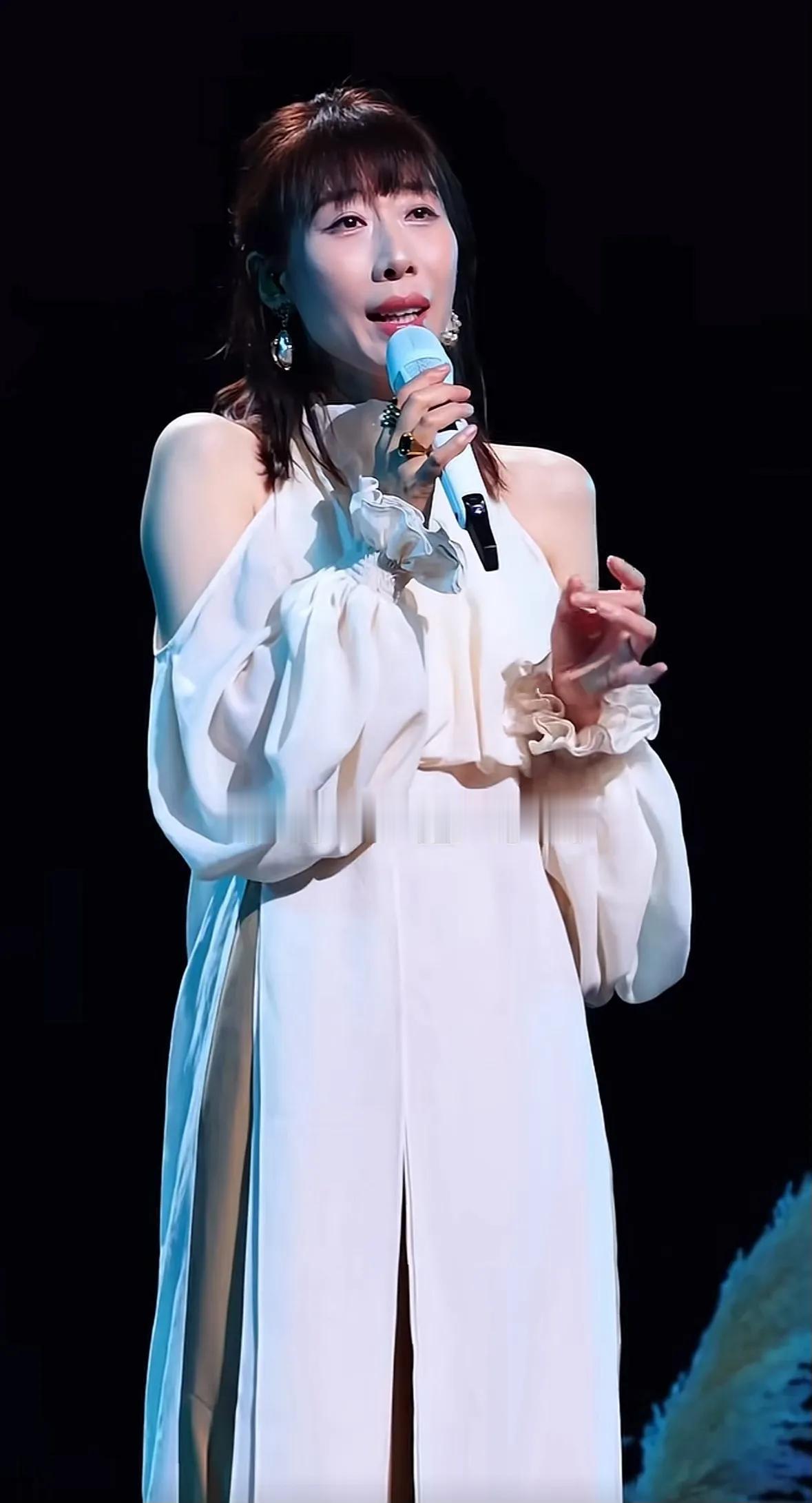 同样演员跨界开唱，唯独任素汐零差评！
 
娱乐圈不少演员跨界开演唱会总被吐槽割韭