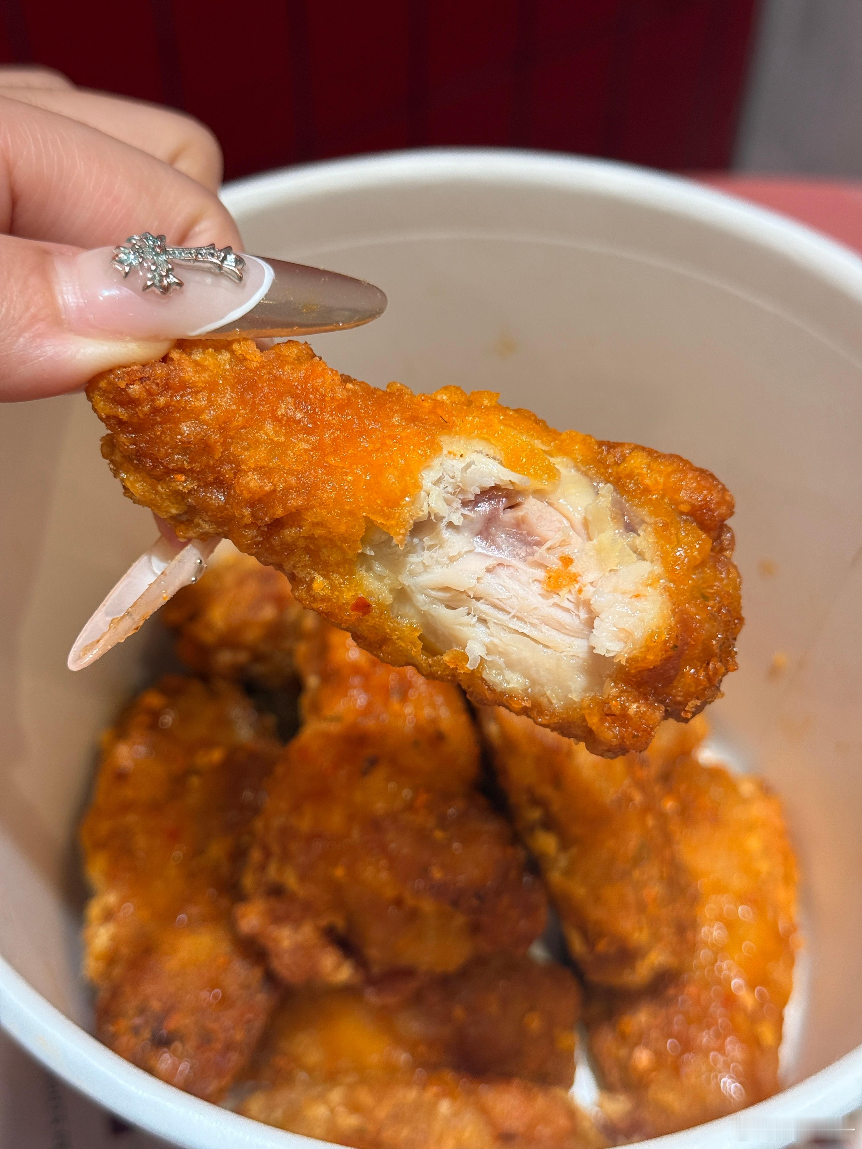 我是炸鸡薄皮党炸鸡薄皮党终于迎来春天肯德基薄脆金沙鸡翅2月9日起直接常驻菜单了！