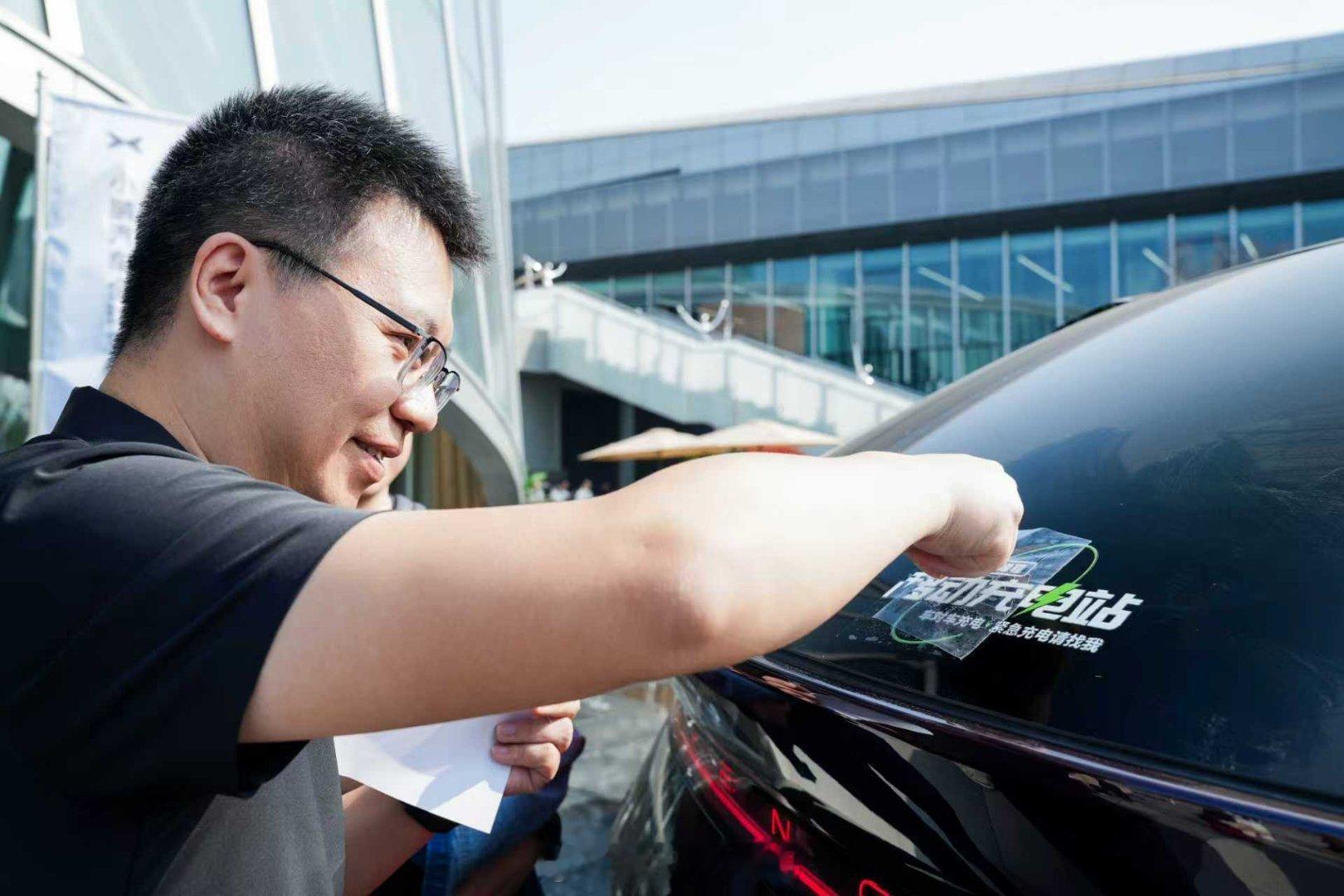 小鹏X9超级增程移动充电站正式上线，1000根V2V车对车充电线上线不到两天便被