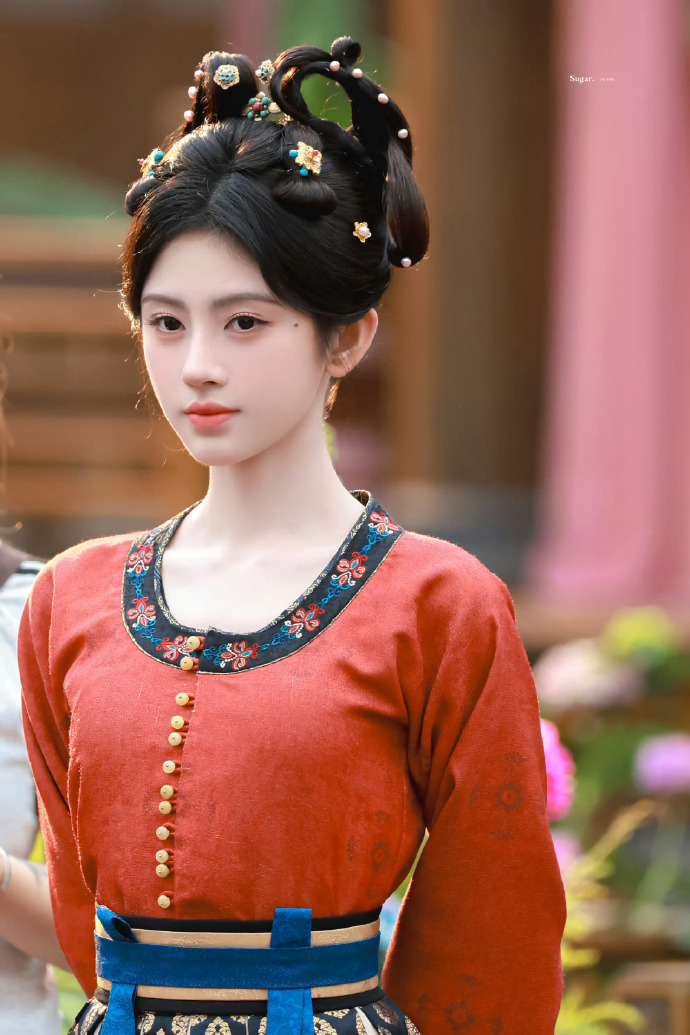 鞠婧祎妆造多样化 鞠婧祎妆造多样化，谁不想急头白脸的来看一部奇迹小鞠，这个苏绿夏