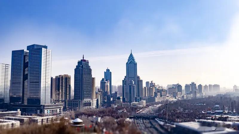 乌鲁木齐楼市：

乌鲁木齐楼市表面韧性十足，但下跌并未停止。统计局7月数据显示，