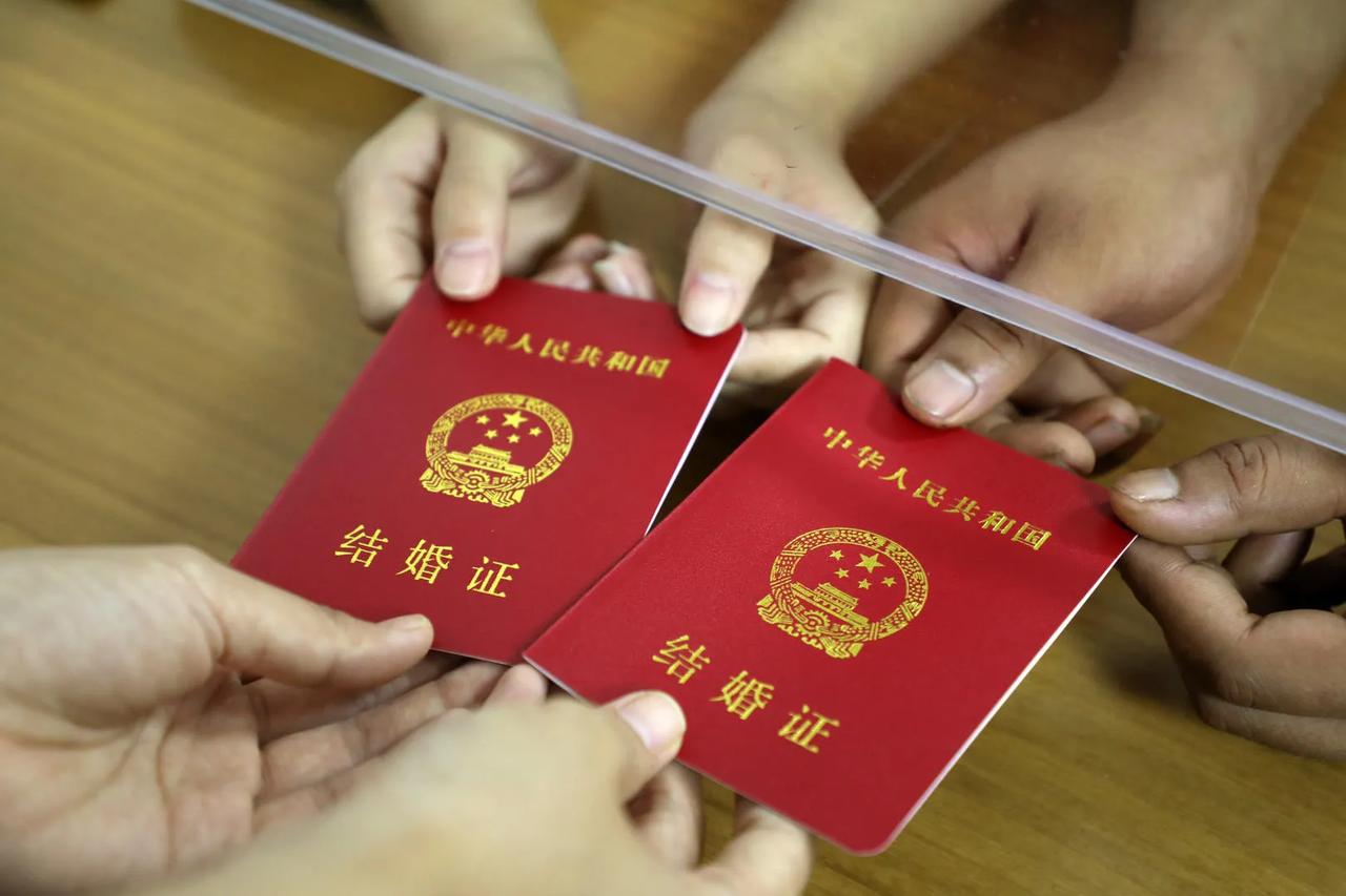 新婚姻法司法解释二征求大家的意见，截止到月底。
在过去，男女在一起，只要不领证，