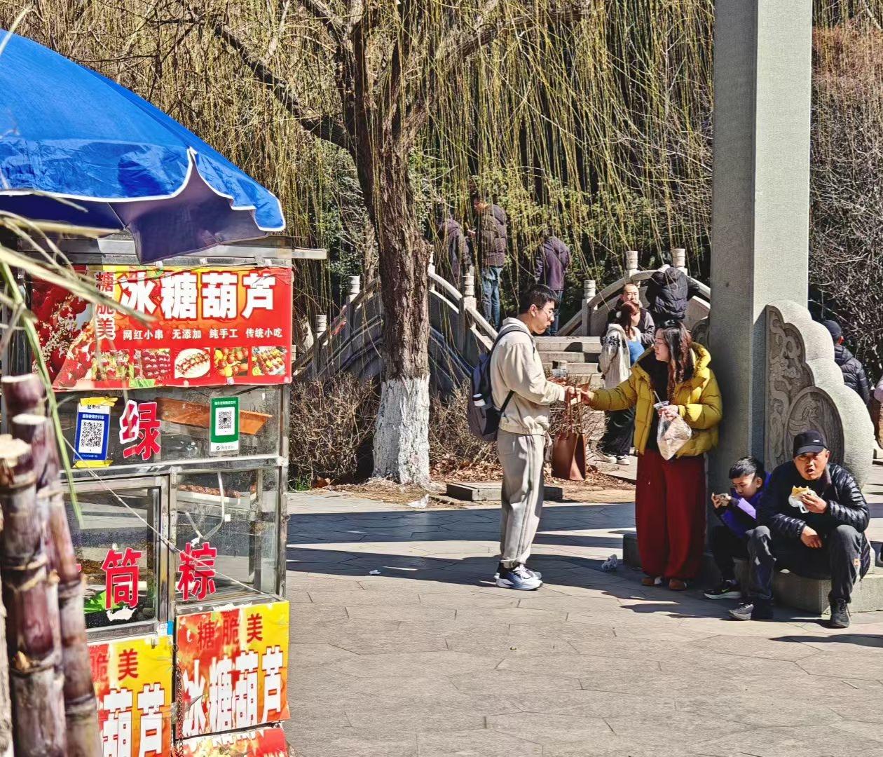 人到中年，最好的活法：闭嘴、微笑、健忘
 
人到中年，走过了半生风雨，尝过了人情