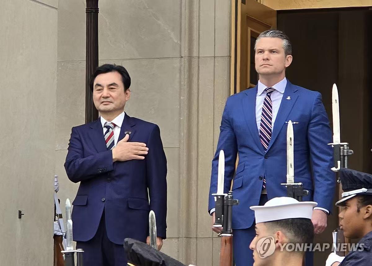 韩国防长安圭伯在美国防长赫格塞思面前，多少还是不自在的！

据韩联社5月11日消