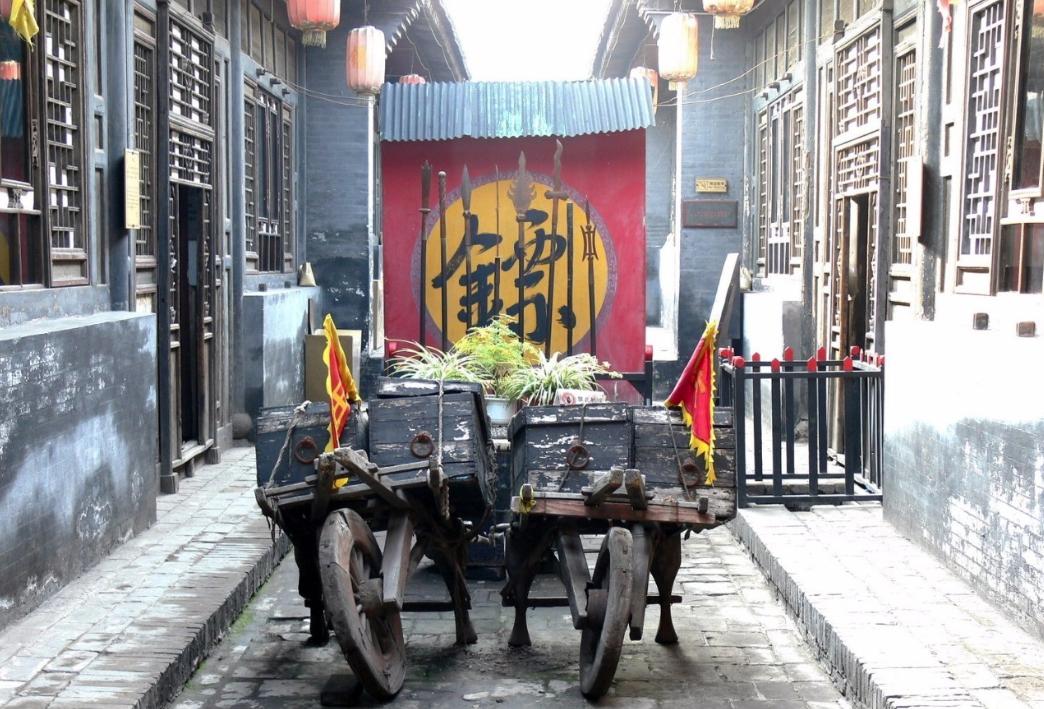 古代镖局除了押送金银货物，还承接保镖、送信、寻物等冷门业务，工作量那么大靠啥挣钱