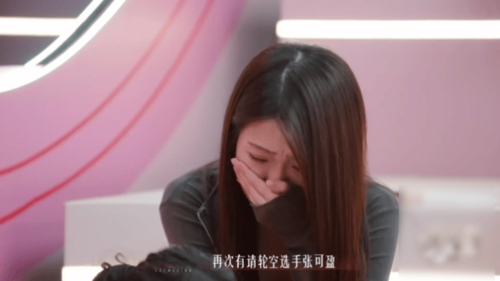 张凯丽女儿张可盈参加节目《让我来唱》，在节目中频频嫌弃这那的，还因为心仪的导师不