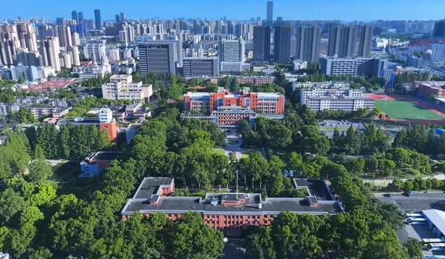 【吊炸天！985大学扎堆入闽】
福建成了香饽饽！继中国人民大学入闽成立福州研究院