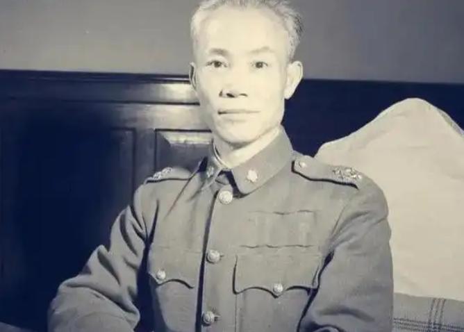 96岁陈诚贴身副官坦言：世人皆言国军败于兵心涣散，可真正拖垮他们的是1944年那
