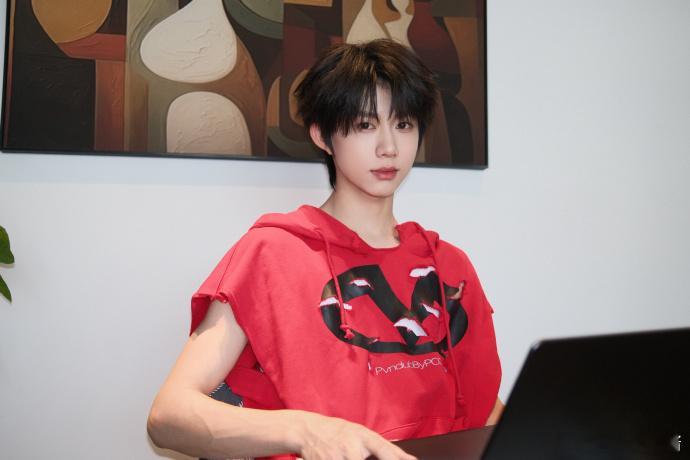 陈奕恒和林清源说再见陈奕恒发长文告别林清源被陈奕恒的长文戳到，能看见他对林清源的