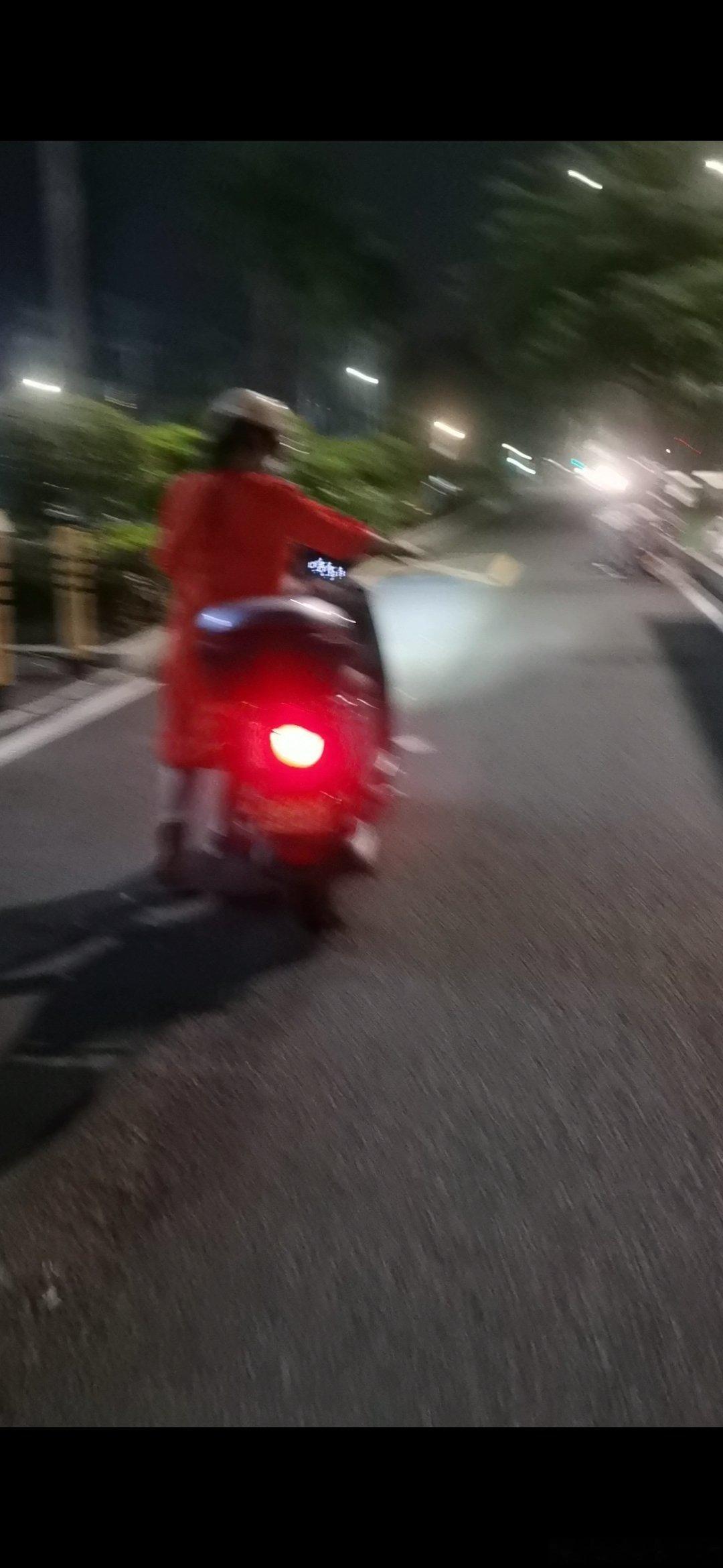 自己不比赛，也要等同学打完，真的比自己打比赛还积极打完22点，组了个烧烤局，吃完