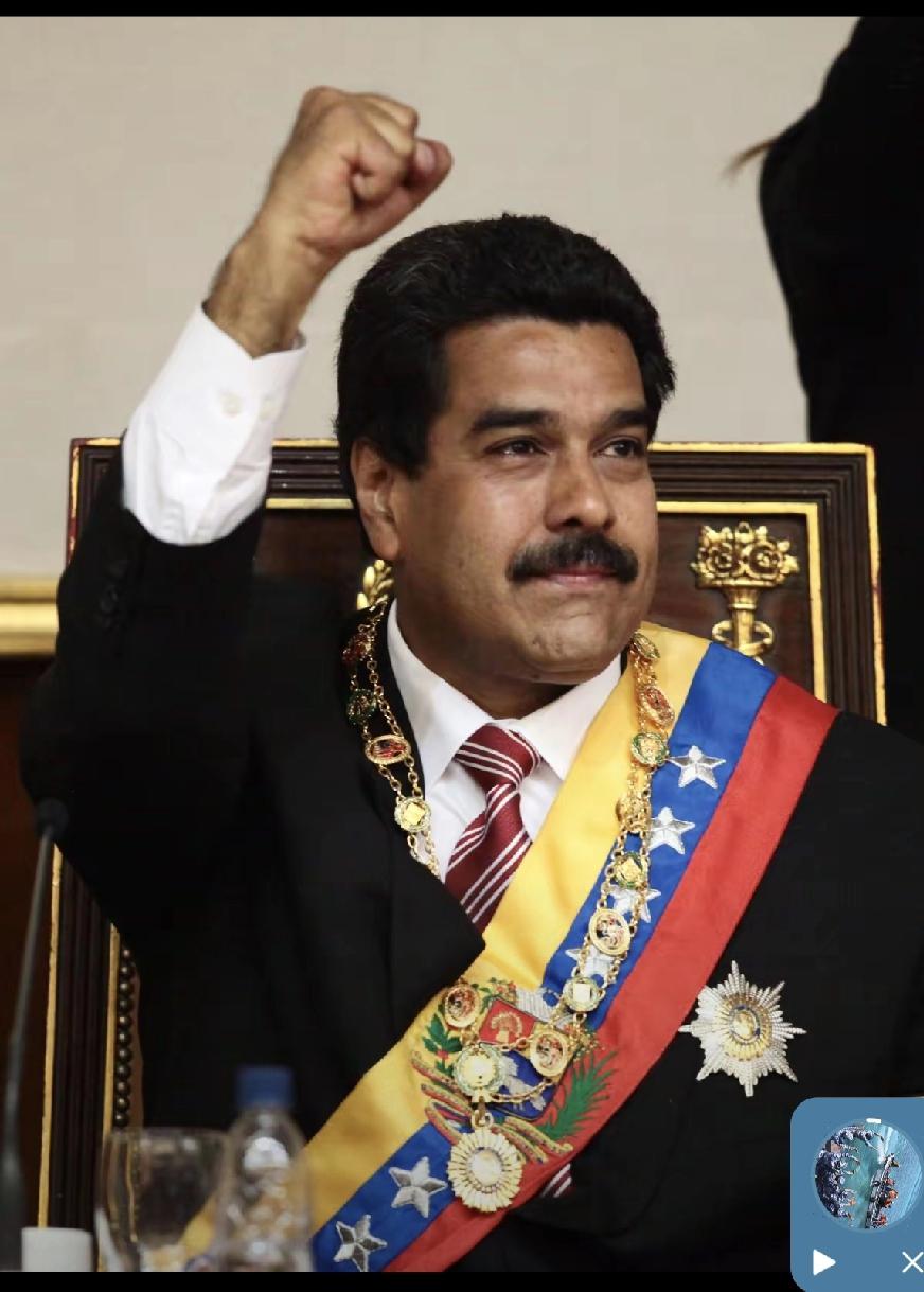 保镖环伺，难防人心；昼伏夜迁，终是徒劳。
​
铜墙铁壁护身，护不住命数无常；弃机