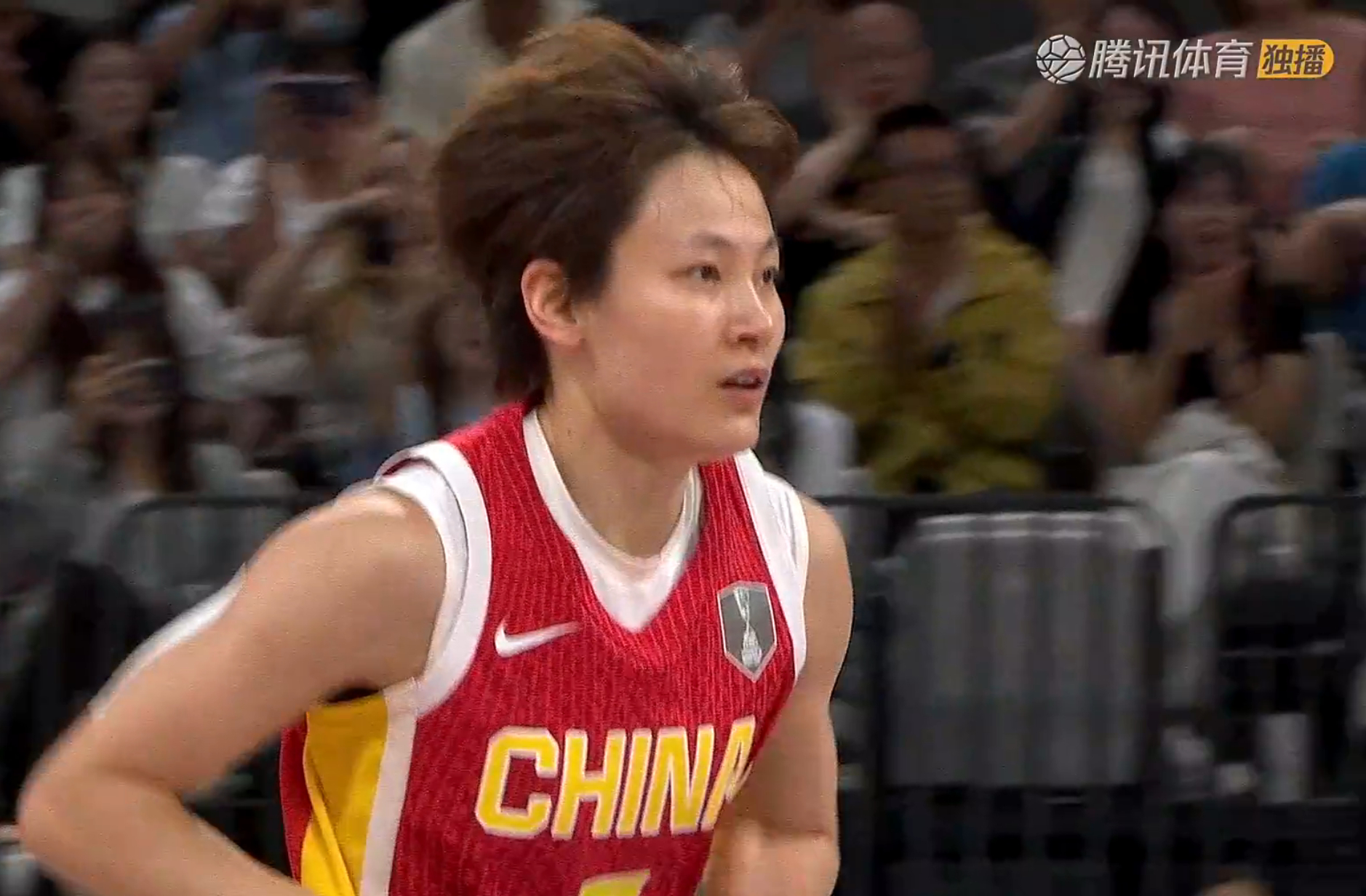 2025女篮亚洲杯 中国女篮队长杨力维一个2+1，一个抢断反击上篮，打出气势，成