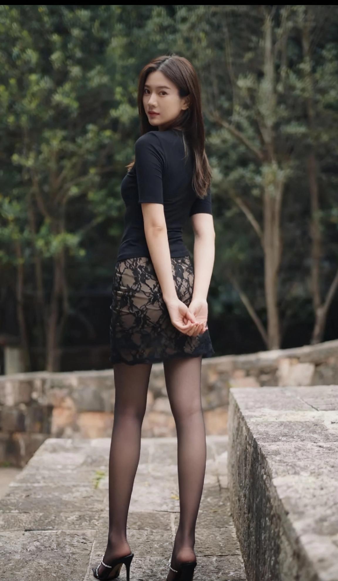 上联：小路清风过，求下联