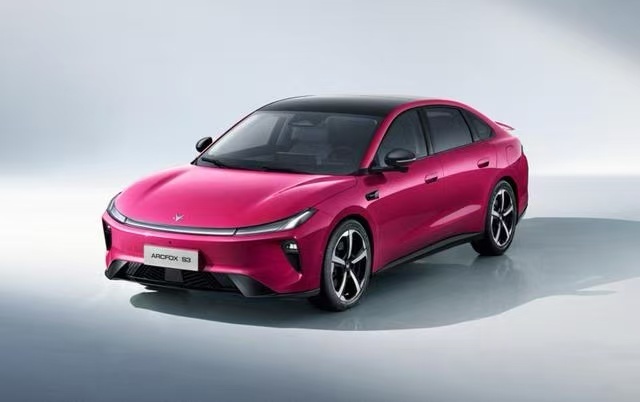 极狐S3，车长超过4.9米，十万级，还能换电，大家觉得怎么样？大v聊车