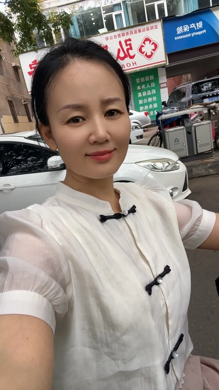 有些男人担心跟离婚的女人在一起是帮别人养孩子，其实你真的太高看自己了...